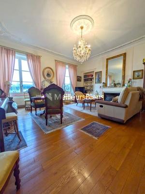 Appartement bourgeois - 81 m² - 3 pièces