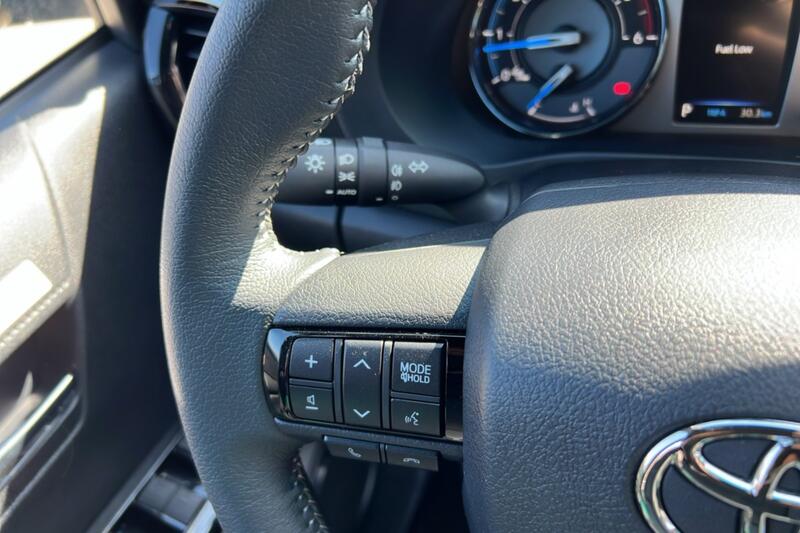 Toyota Hilux 2.8 204 Bva Invincible 4p