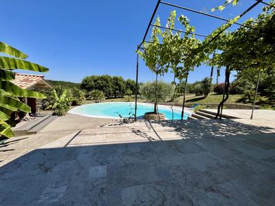 Maison - 650 m² - 20 pièces