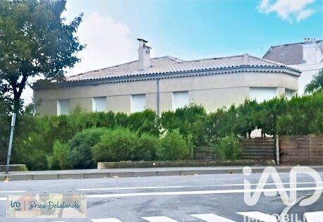 Maison - 220 m² - 9 pièces