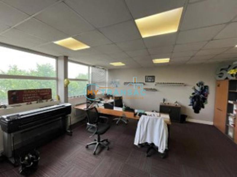 Local d'activités - 366 m²