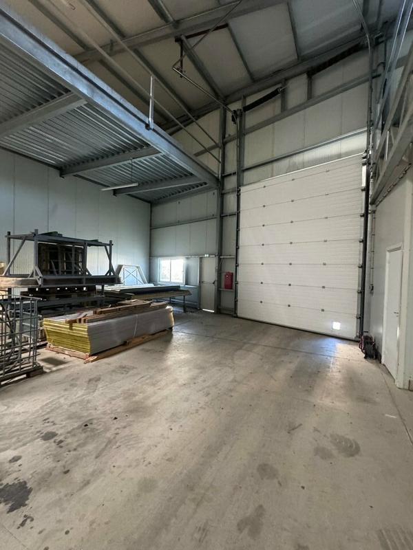 Entrepôt - 1 015 m²