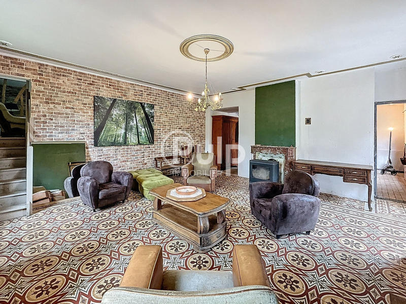 Demeure - 249 m² - 13 pièces