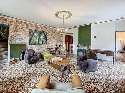 Demeure - 249 m² - 13 pièces