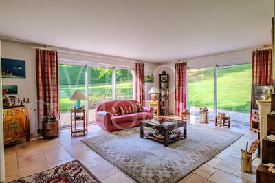 Maison traditionnelle - 270 m² - 8 pièces