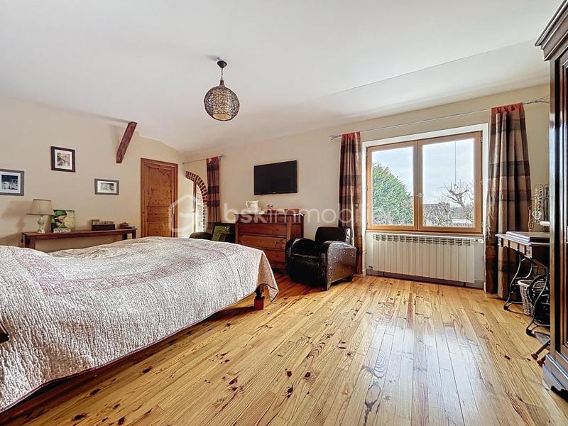 Corps de ferme - 300 m² - 8 pièces