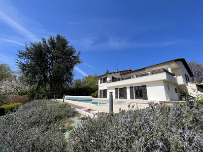 Maison - 298 m² - 9 pièces