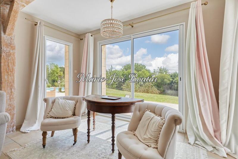 Maison - 230 m² - 7 pièces