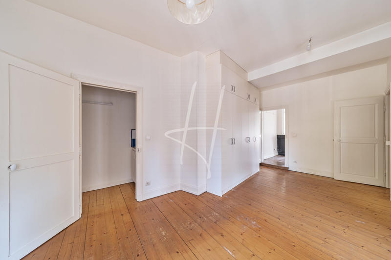 Appartement - 185 m² - 6 pièces