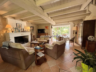 Maison - 183 m² - 9 pièces