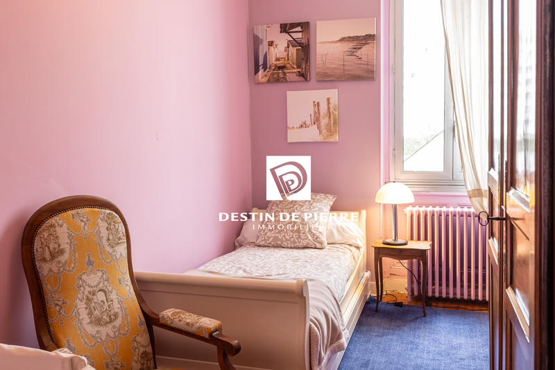 Maison - 240 m² - 8 pièces