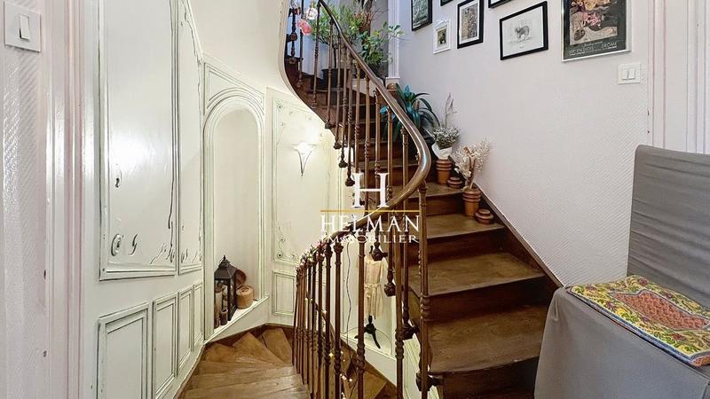 Maison - 258 m² - 7 pièces