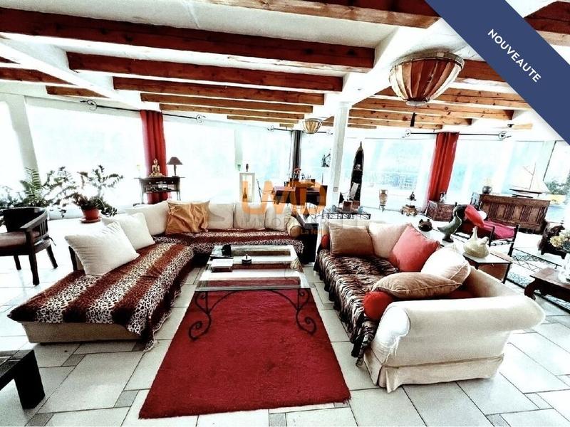 Maison d'architecte - 405 m² - 8 pièces