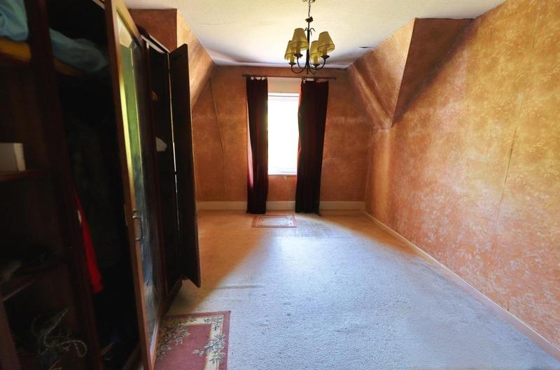 Maison - 210 m² - 15 pièces