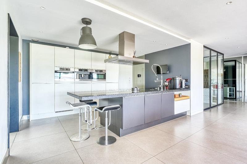 Maison - 300 m² - 11 pièces