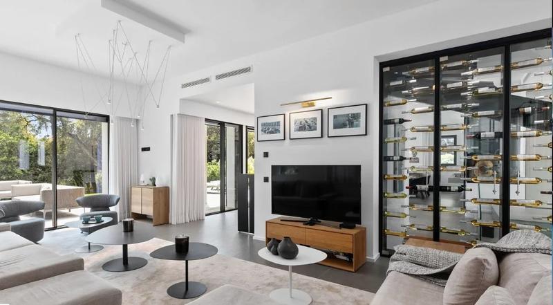 Maison - 1 000 m² - 15 pièces