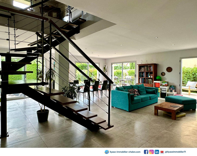 Maison - 225 m² - 7 pièces