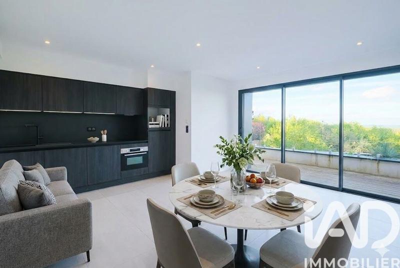 Maison - 260 m² - 4 pièces