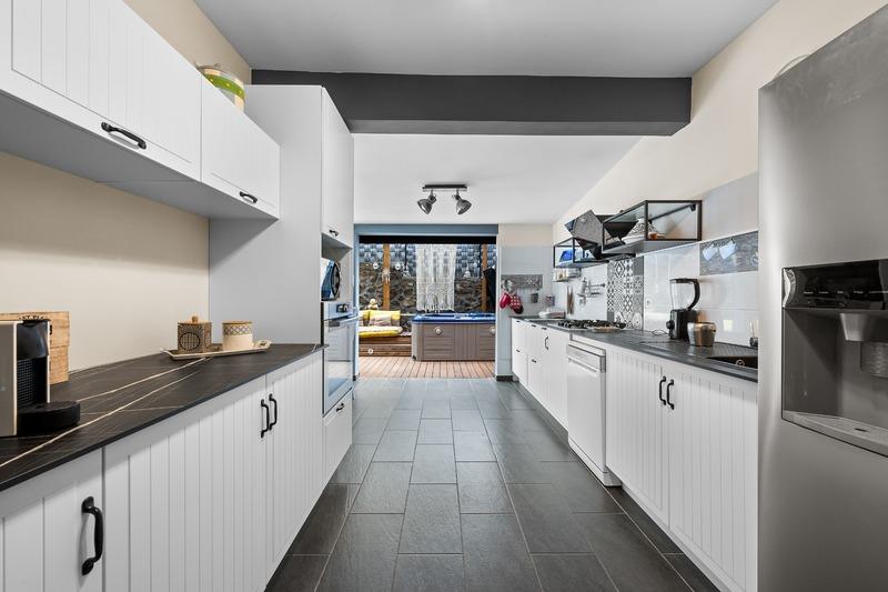 Maison - 230 m² - 11 pièces