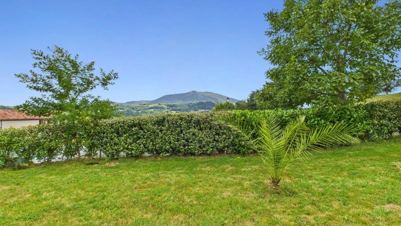 Maison - 293 m² - 10 pièces