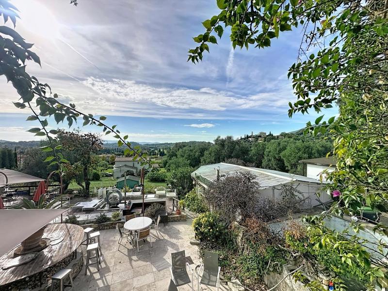 Mas - 350 m² - 6 pièces