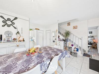 Maison traditionnelle - 97 m² - 6 pièces