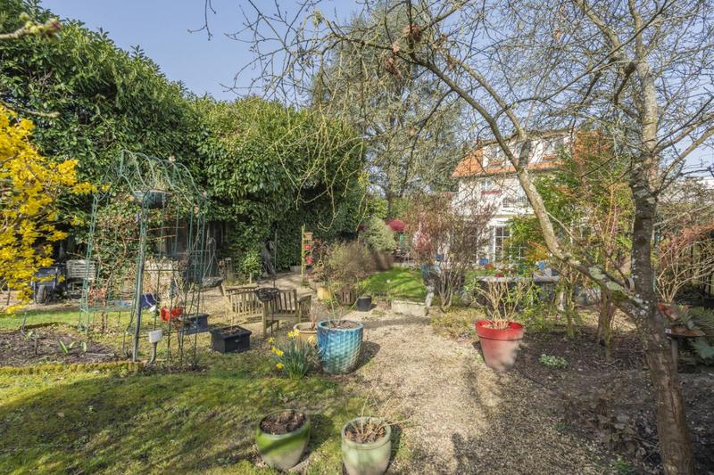 Maison - 210 m² - 7 pièces