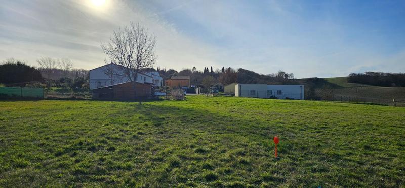 Terrain constructible - 838 m²