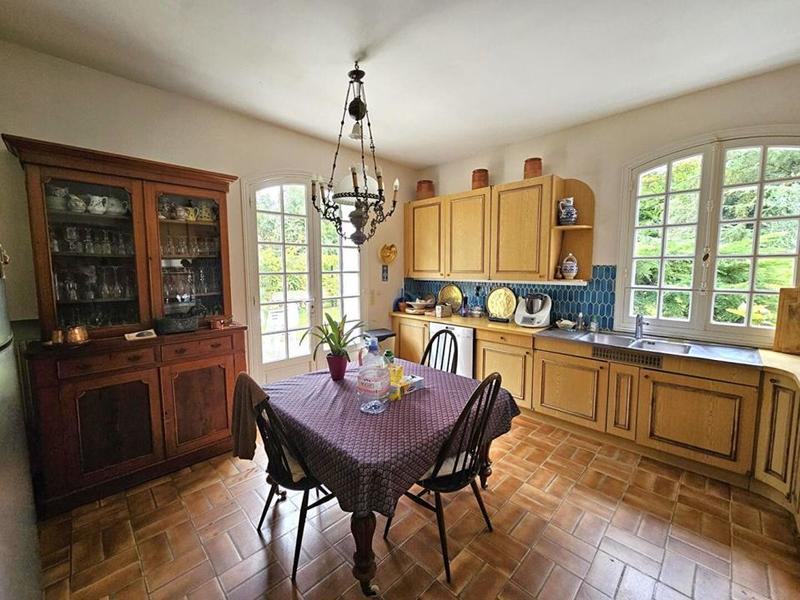 Propriété - 318 m² - 8 pièces