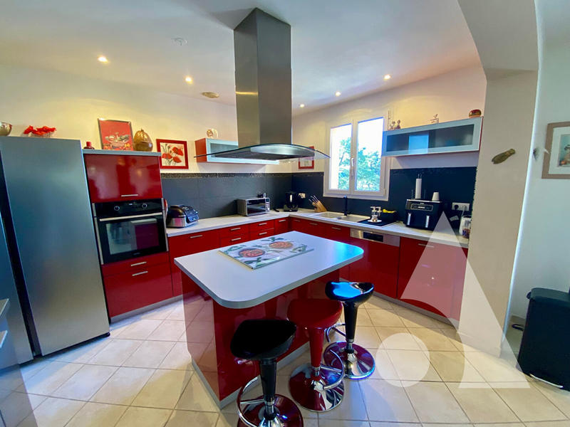 Maison - 214 m² - 7 pièces