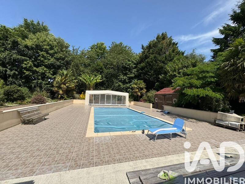 Maison - 222 m² - 5 pièces