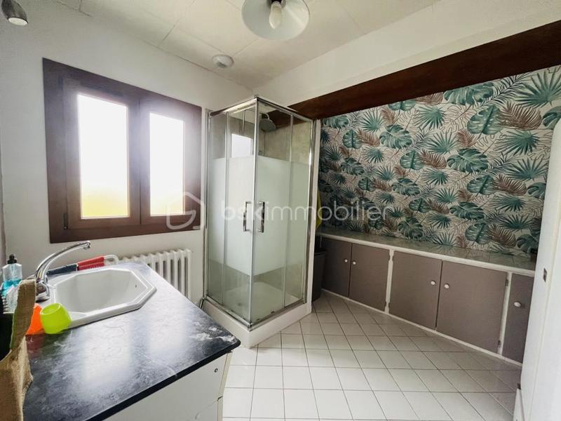 Maison - 222 m² - 8 pièces