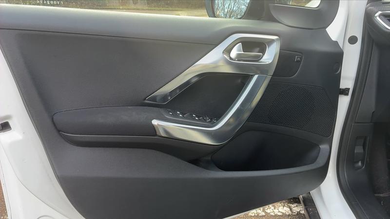 Peugeot 2008 1.2 PureTech 110 Allure