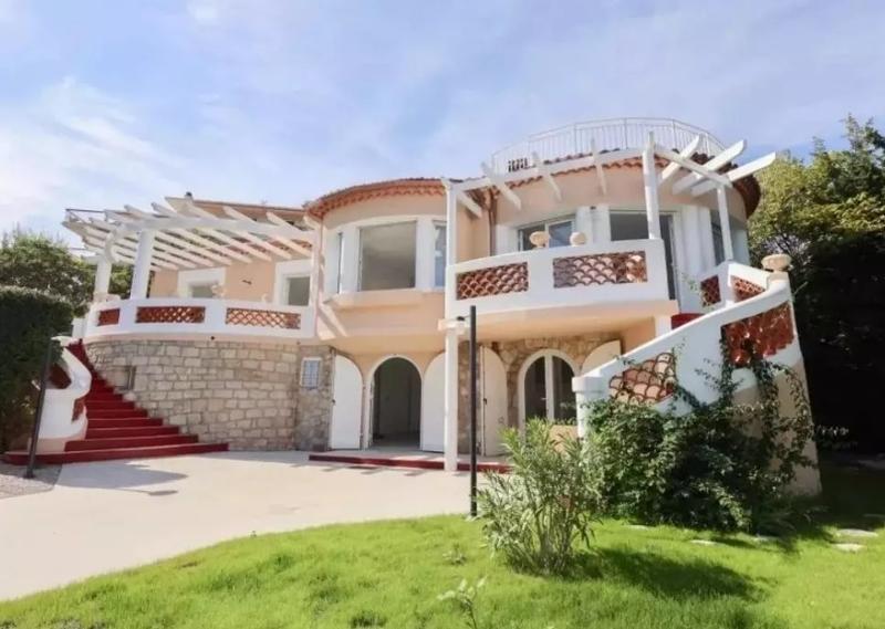 Villa - 260 m² - 10 pièces