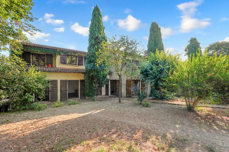 Maison traditionnelle - 217 m² - 7 pièces