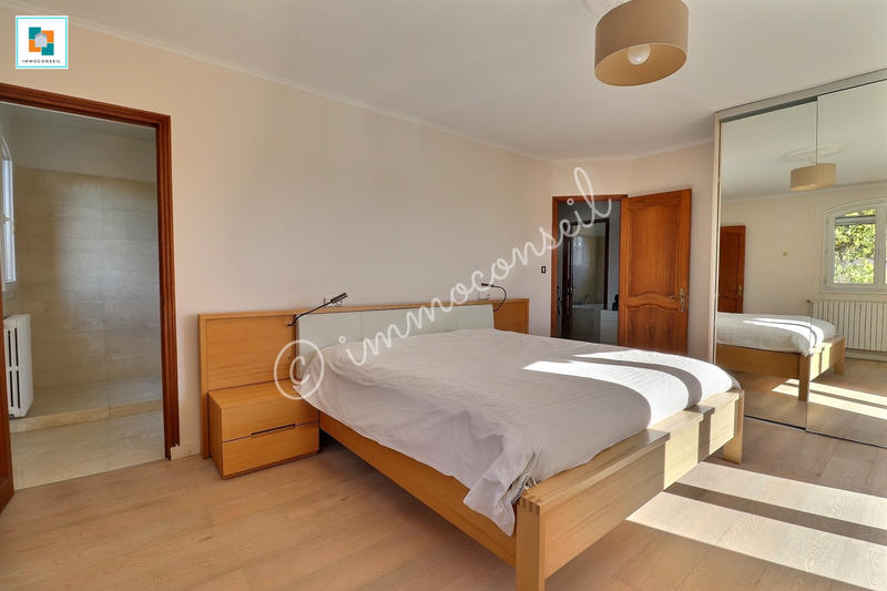 Maison - 180 m² - 5 pièces