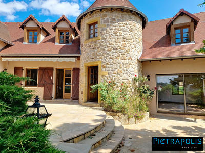 Maison traditionnelle - 222 m² - 8 pièces