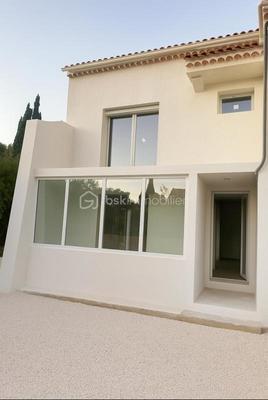 Maison - 99 m² - 4 pièces