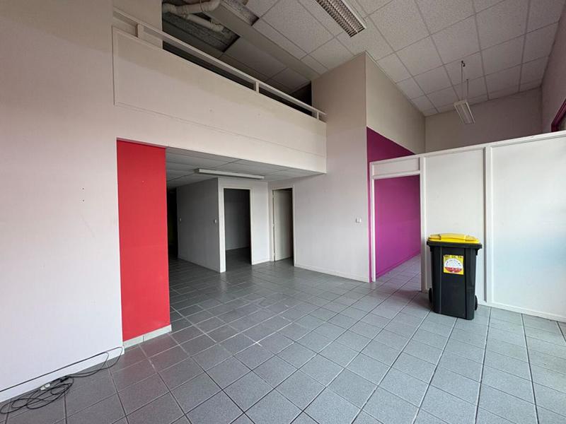 Local commercial - 204 m²