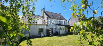 Maison - 237 m² - 8 pièces