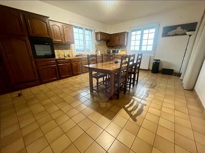 Maison - 208 m² - 6 pièces