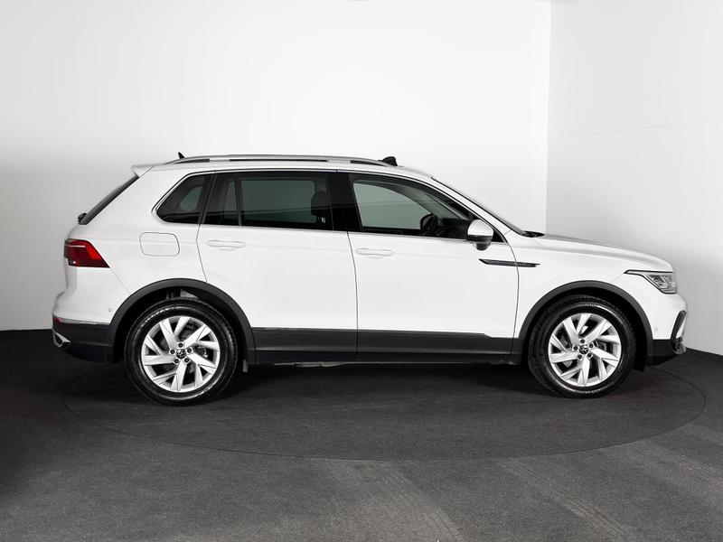 Volkswagen Tiguan 2.0 Tdi 150ch Dsg Elegance Ja18 Digital Cockpit Matrix Led Camera Carplay Attelage