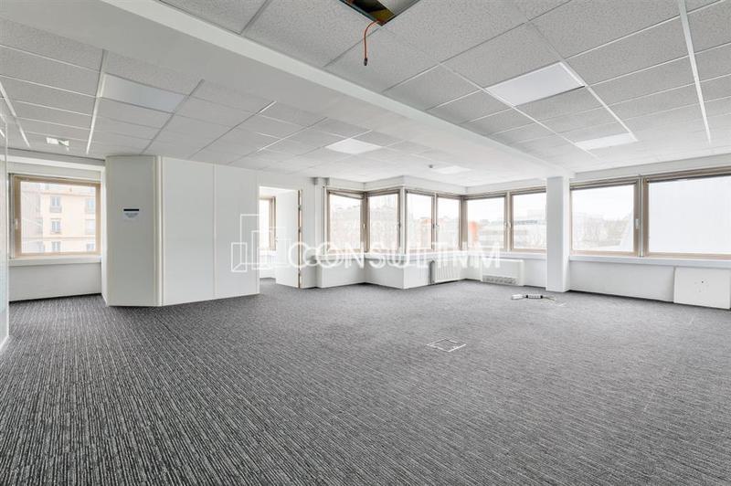 Bureau - 874 m²