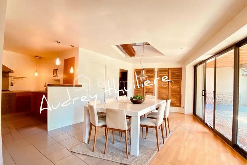 Propriété - 170 m² - 6 pièces