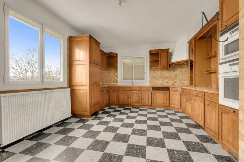 Maison - 233 m² - 8 pièces