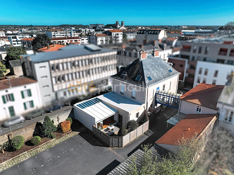 Maison - 378 m² - 14 pièces