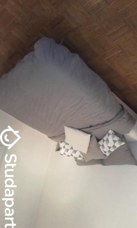 Chambre - 100 m² - 1 pièce