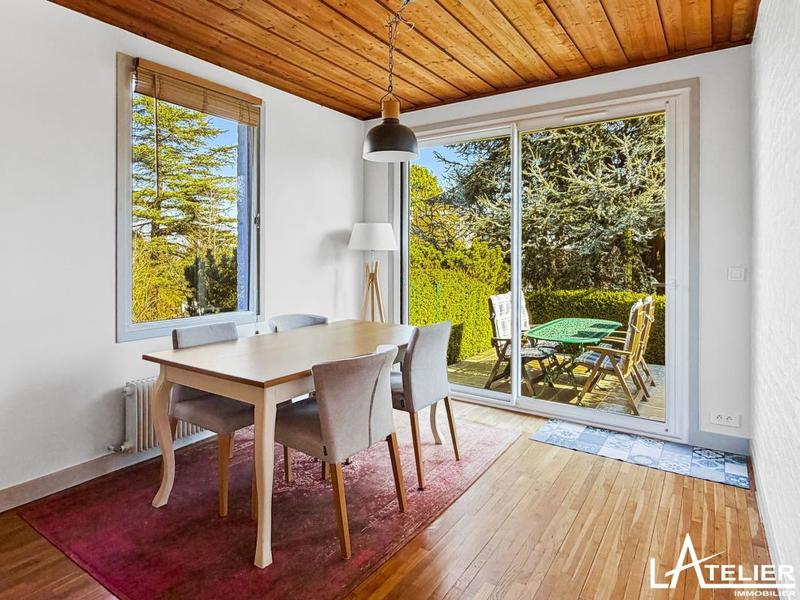 Maison - 209 m² - 8 pièces