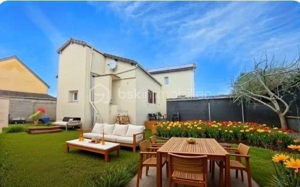 Maison - 90 m² - 6 pièces