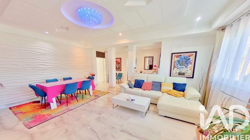 Maison - 280 m² - 10 pièces